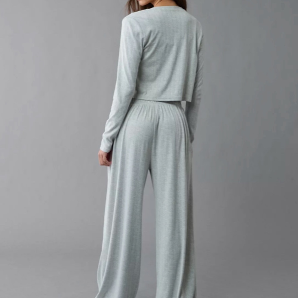 AE 3-Piece Pointelle Plush Cardigan Pajama Set Never worn!!! - Picture 2 of 9